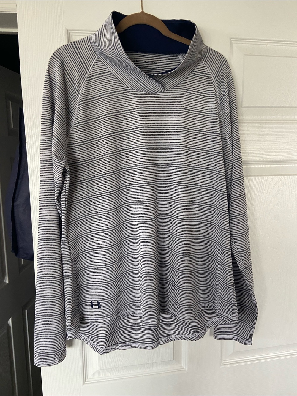 Under Armour women’s blue and White Striped Long-Sleeve Pullover